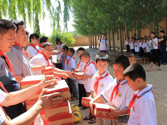  唯美L&D陶瓷走進(jìn)德州，圓孩子一個足球夢