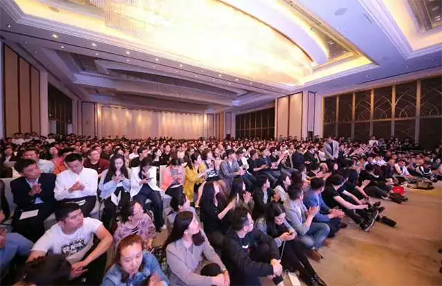 中國(guó)行 | 唯美L&D陶瓷攜手設(shè)計(jì)名師梁志天、孫華鋒,奏響青島設(shè)計(jì)最強(qiáng)音